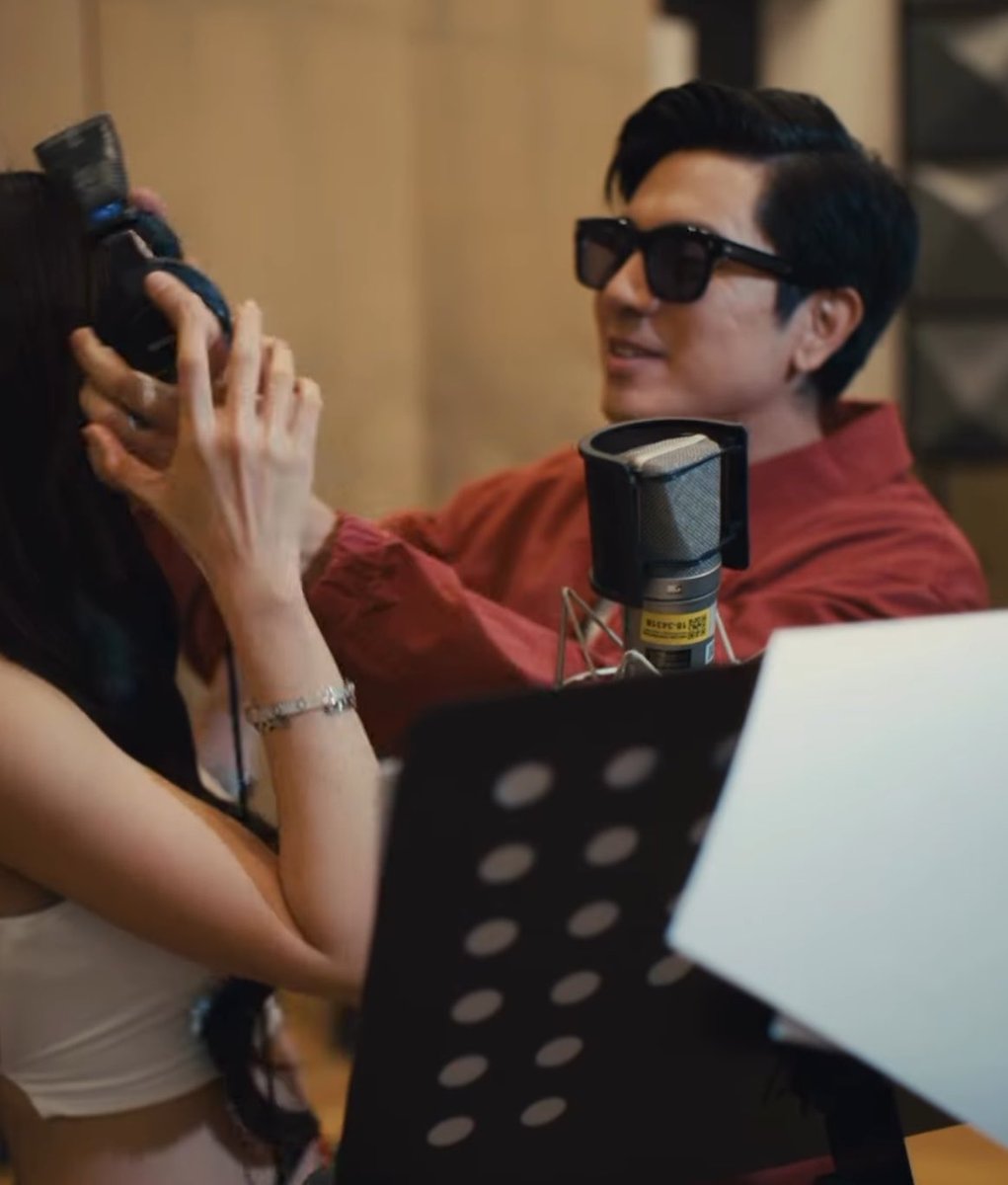 kimpaucrumbs's tweet image. ganito din pala dapat mag recording? guard!!!!! pakidampot ‘tong dalawa hahahaha

ICONIC KIMPAU SANGKAPA
#ChowkingHaloHaloSupreme #KimPau