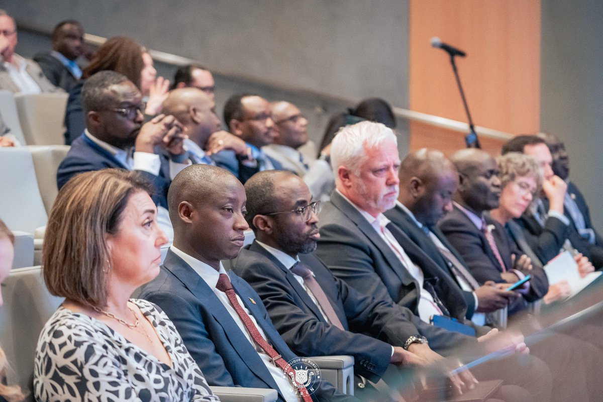 FinancesBdi's tweet image. Depuis ce 13 avril, le Burundi prend part aux Réunions de Printemps du Groupe de la @Banquemondiale et du @FMIactualites à #Washington, un rendez-vous majeur de coordination économique internationale.

La délégation burundaise est conduite par le Ministre des Finances, du Budget