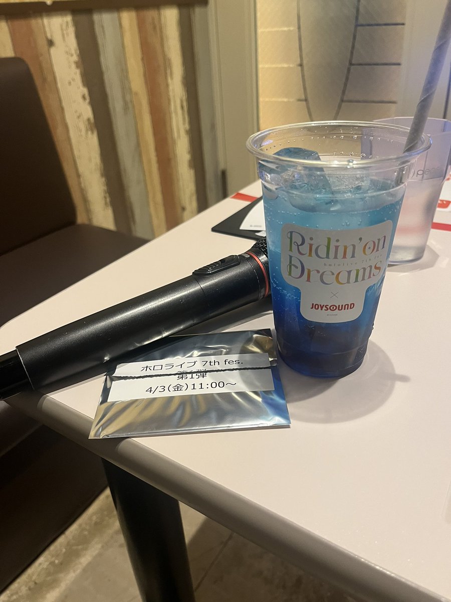 ask_057's tweet photo. どうせ、今週の土曜に友達いっぱい連れてくるのに我慢できずに先にドリンク飲むやつ(((( https://t.co/9P54xcKSkY