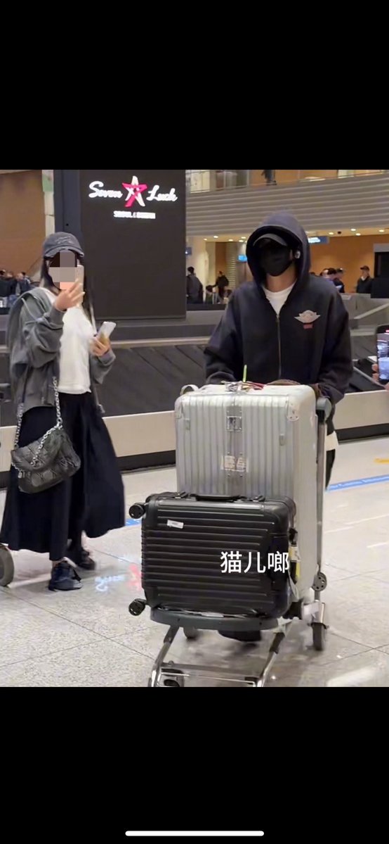 yyhhmm1004's tweet image. 캐리어 사진