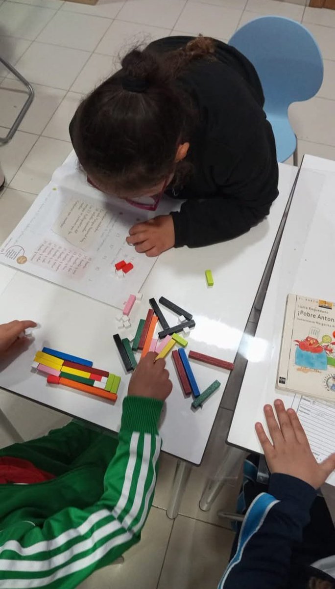 Seguimos con nuestras sesiones de estudio, incorporando nuevas herramientas y dinámicas para fomentar el aprendizaje.📙😊
#estudio #apoyoescolar #menores #refuerzoeducativo #caixaproinfancia @madridfamilias <a href="/FundlaCaixa/">Fundación ”la Caixa”</a>