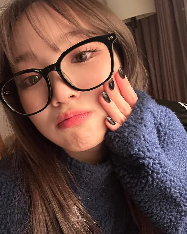 hourchaewon's tweet photo. — #CHAEWON #김채원 #チェウォン https://t.co/8QeFaIQcpv