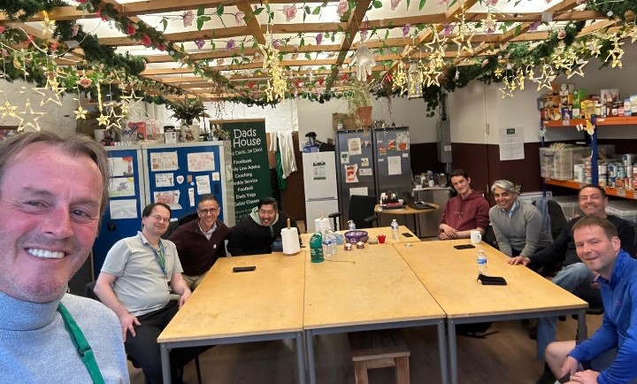 dadshouseuk's tweet photo. Dad's House. 

Dad's Table a safe space for dad's to get together and discuss the highs and lows of #familybreakdown #loneliness #isolation &amp; #parenting 
And a lot more,,
#singledads #menshealth #mentalhealth 
https://t.co/lSAdACGUjV https://t.co/XDhKififJx