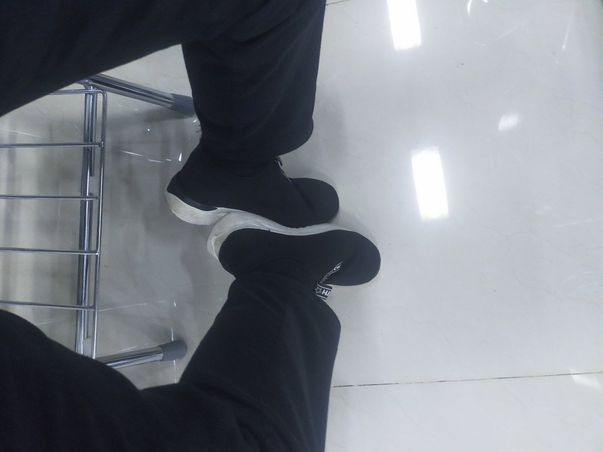 3 am sobbing tweet media