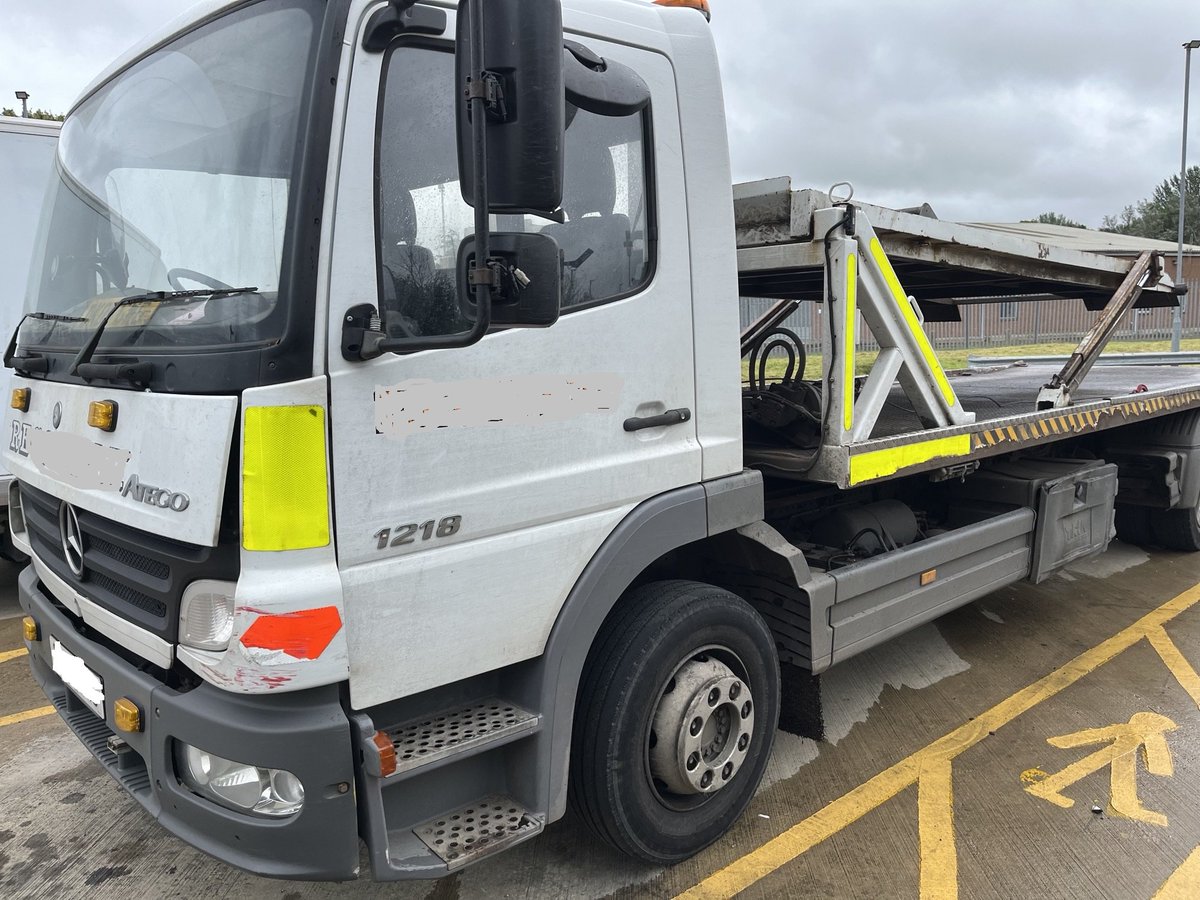 DVSAEnforcement's tweet photo. Wiltshire Police, Op Tram Line encountered this 'recovery' vehicle; the driver on their mobile phone, resulting in the check.
Recovery – No
No operator's licence, not a recovery journey & licence required.
Driver – penalty points.
Operator – Vehicle Impounded.
#joinedupworking https://t.co/5F1Y6Ug7Mq