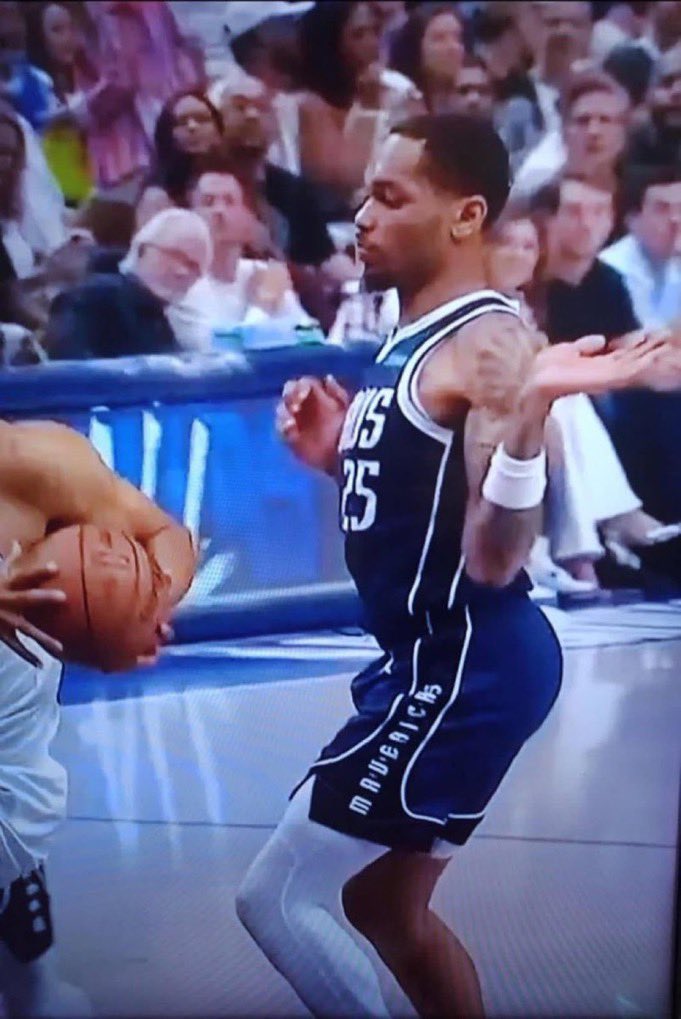 PanKnick tweet media