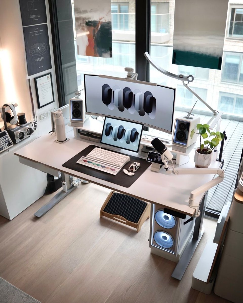 GlobalLianli's tweet image. A  setup with immaculate vibes. ✨

Cr. @jsetups

#lianli #pc #setup