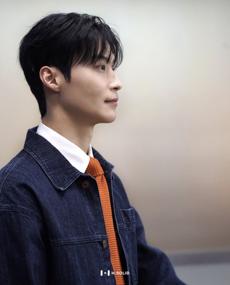 가마치 비하인드 !
주황 넥타이도 찰떡같이 소화해버리는🧡