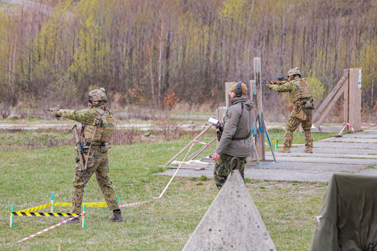 NATOTFSlovakia's tweet image. 🎯 MN BDE TF SVK joins a high-intensity live fire competition at MTA Lešť. Multinational teams test marksmanship, fitness &amp;amp; teamwork under pressure, boosting esprit de corps and combat effectiveness.
#wearenato #NATO #strongertogether #deteranddefense