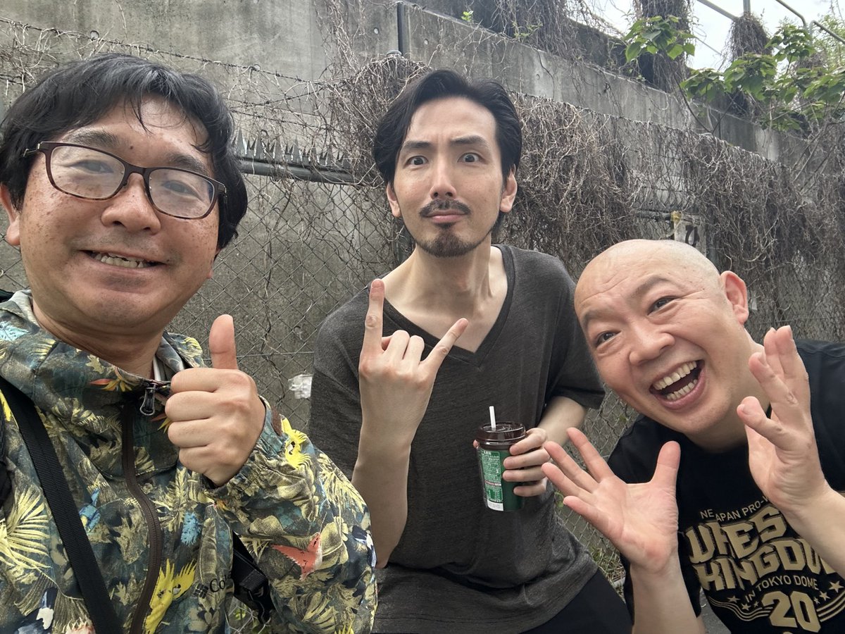 舞台「おばドルゆみこ2026」
初日昼の部、終わりました❗️
事務所から、お水いただき、
小石田純一が昼の部、来てくれました‼️
夜の部まで、時間ないので、また明日紹介させていただきますオーゲー🎤
#おばドルゆみこ2026