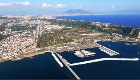Domenica 11,25 <a href="/RaiTre/">Rai3</a> 

VOGLIA DI AMERICA’S CUP #FrancescaCoppola

Dall’ #Italsider all' <a href="/americascup/">americascup</a> 2027. <a href="/TgrMediterraneo/">Tgr Mediterraneo</a> parte da #Bagnoli. Tra i lavori più delicati la tombatura delle aree con residui industriali.

tinyurl.com/tr5tuw8x

<a href="/TgrRai/">Tgr Rai</a> <a href="/RaiNews/">RaiNews</a> <a href="/TgrRaiCampania/">Tgr Rai Campania</a>