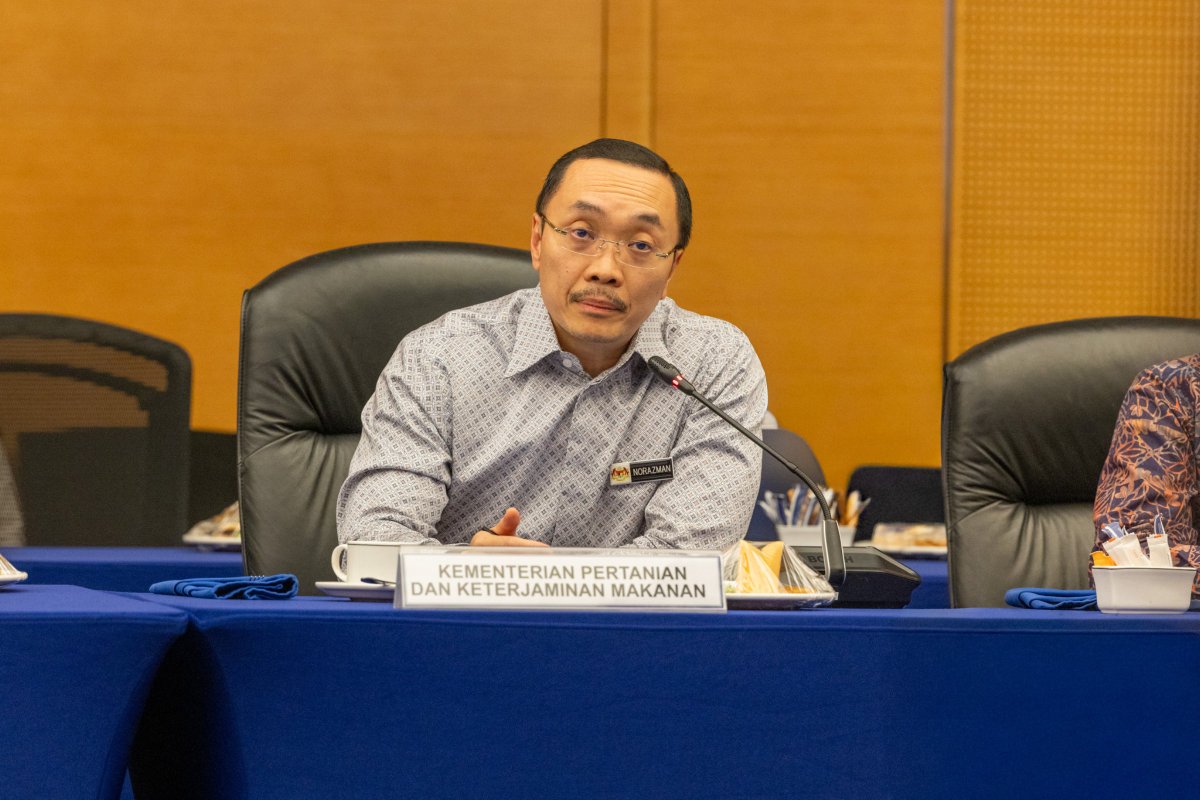Rasheed Isi Bank Negara Malaysia telah menghimpunkan pegawai kerajaan serta Ketua ...