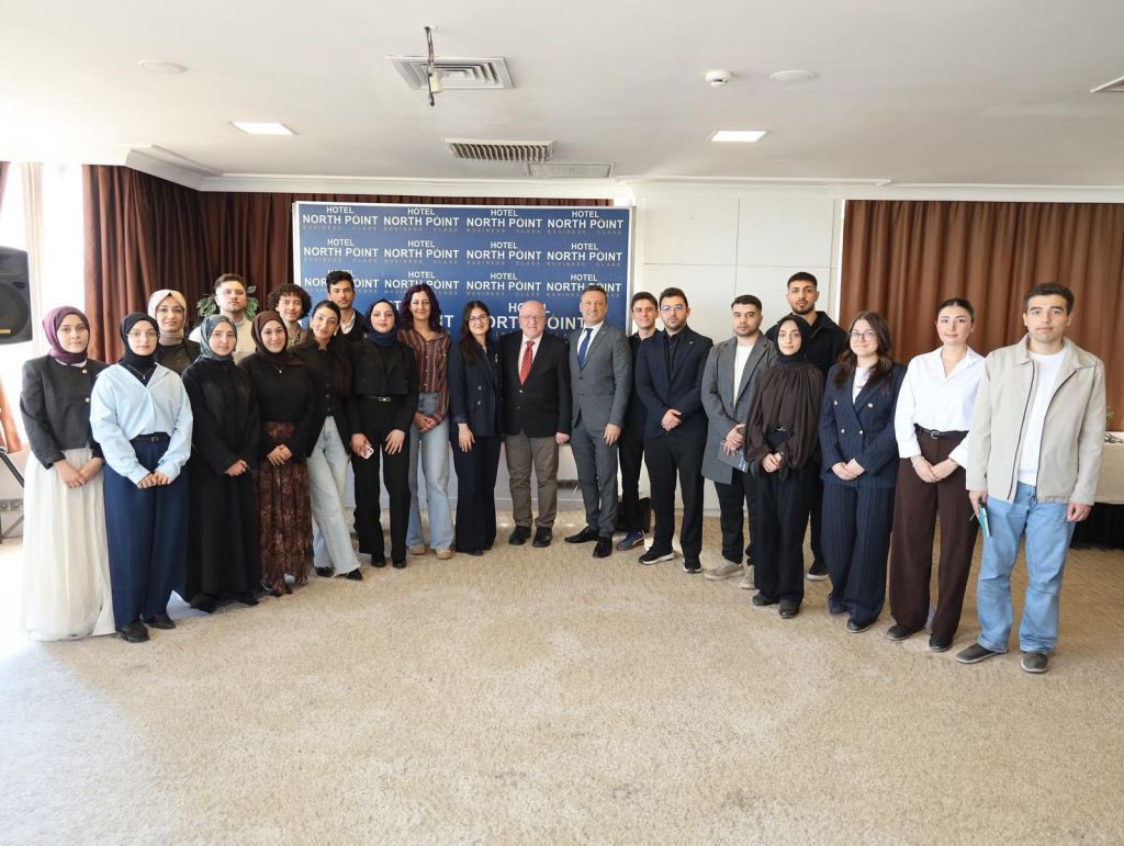 Samukargep's tweet photo. Liderlik ve Deneyim Programı başladı! 🚀

Öğrencilerimiz, Samsun iş dünyasının önde gelen isimleriyle bir araya gelerek mentörlük sürecine ilk adımı attı.

Bu programla; liderlik, deneyim ve kariyer gelişimi bir arada!

#Mentörlük #Kariyer #Liderlik #Samsun https://t.co/eInW06xdPx