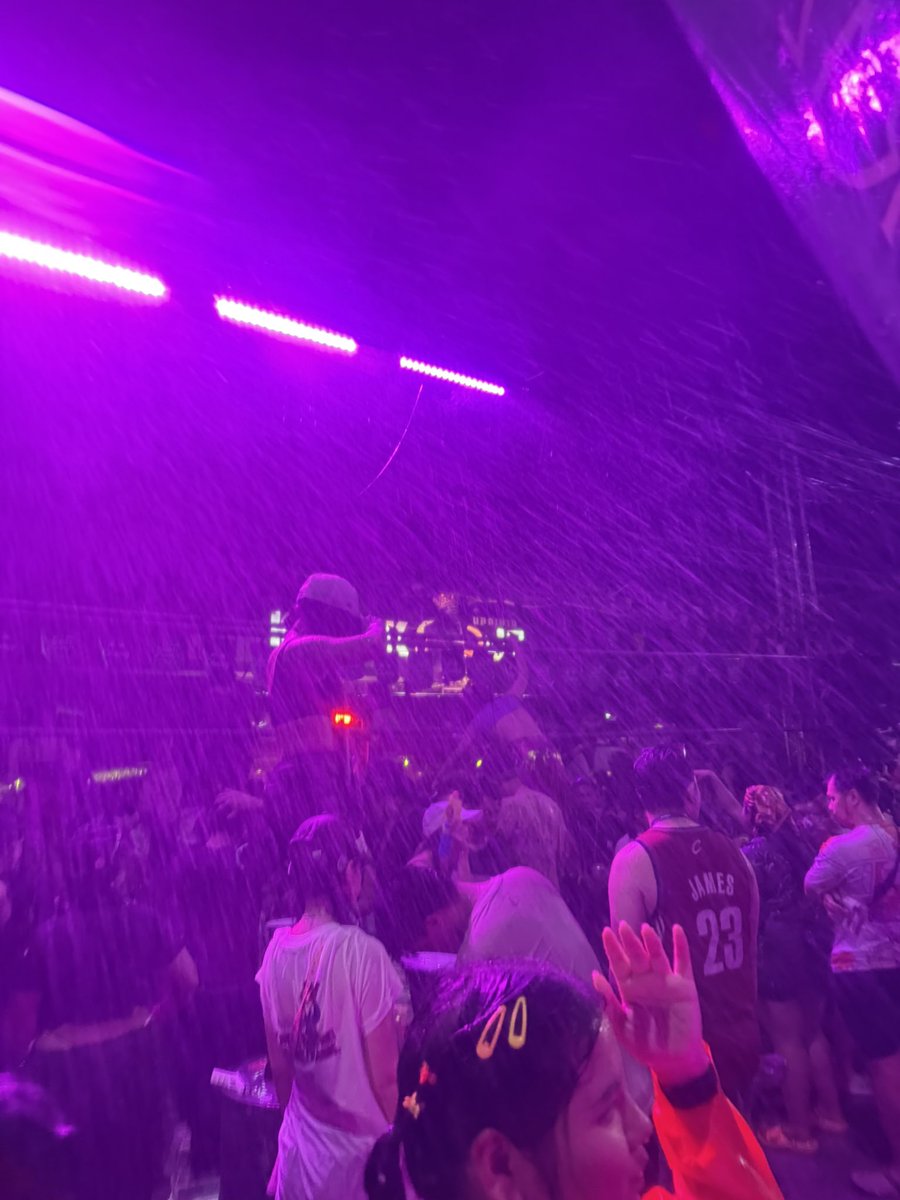 pp.~€¥ tweet media