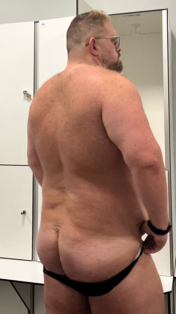 BeefyBear19 tweet media