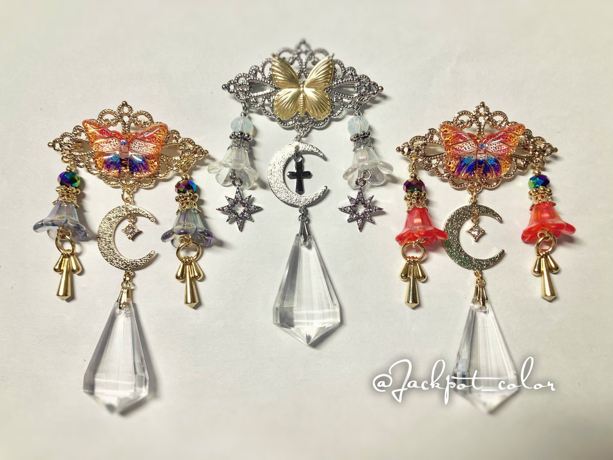 異界の皆様、ブローチできました🦋🪽🪭

次回はこちら🏮
▶︎あやかし煙装会
▶︎京都・ スタジオ阿波橋さま（中書島駅 徒歩11分）
▶︎4/29(祝水)
▶︎12:00〜18:00
▶︎¥800／50分毎
▶︎完全予約・全6部制(数部での入場可能)

ご予約は<a href="/anosekaikara/">あの世界から来た店【公式】</a> さままで🕯️

#あやかし煙装会
#煙装会