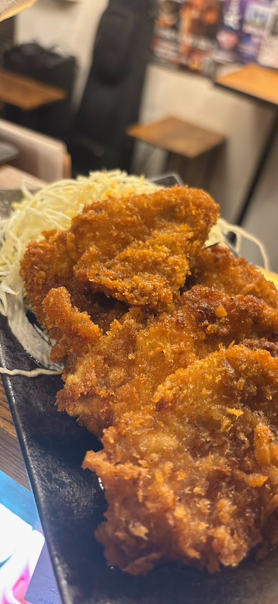 ハハハ八王子、4月15日(水)
やらないといけないことたくさんあるのについつい寝てしまう
えへへ
雨が降ってきた八王子
雨宿りにハハハへ
オススメは『タレカツ』
丼にしてもいいですね♪