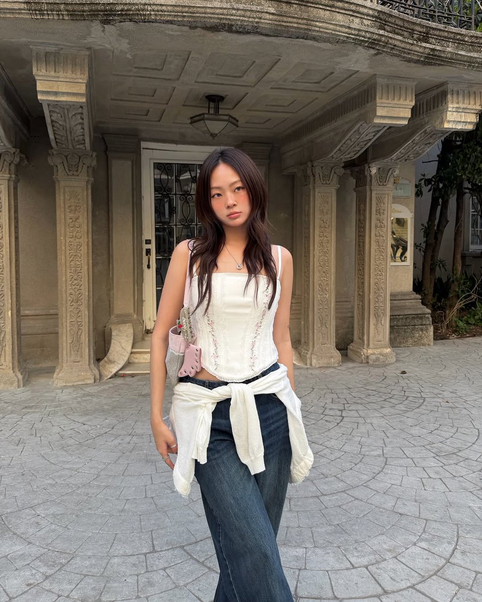 글로니 GLOWNY tweet media