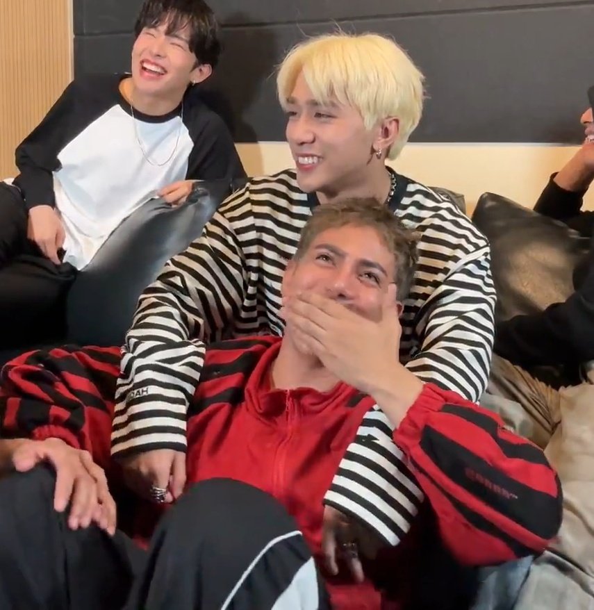 mariz 🍭☀️ tweet media