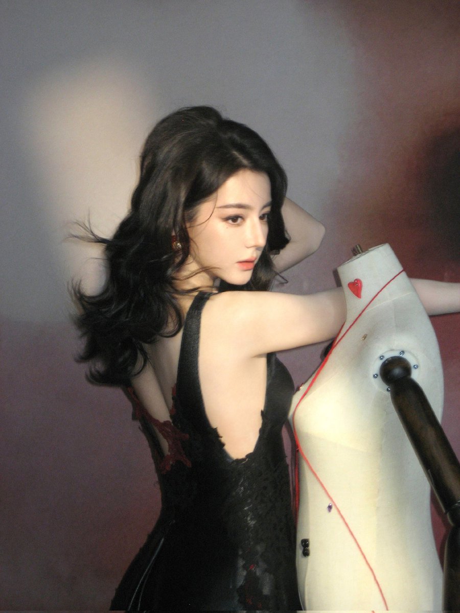 ocean_didi's tweet photo. The Queen #Dilraba holds 3 Top popular characters on Tencent Video with He simu,Nie jiuluo&amp;Dengyan
‼️Tc recently changed the character boost ranking to paying and only #Dilraba is currently leading the TC Top 1 char. In 2026 With 316m HI🔥
They know who's bringing real💰 
#CDrama https://t.co/lkRLtmxKav