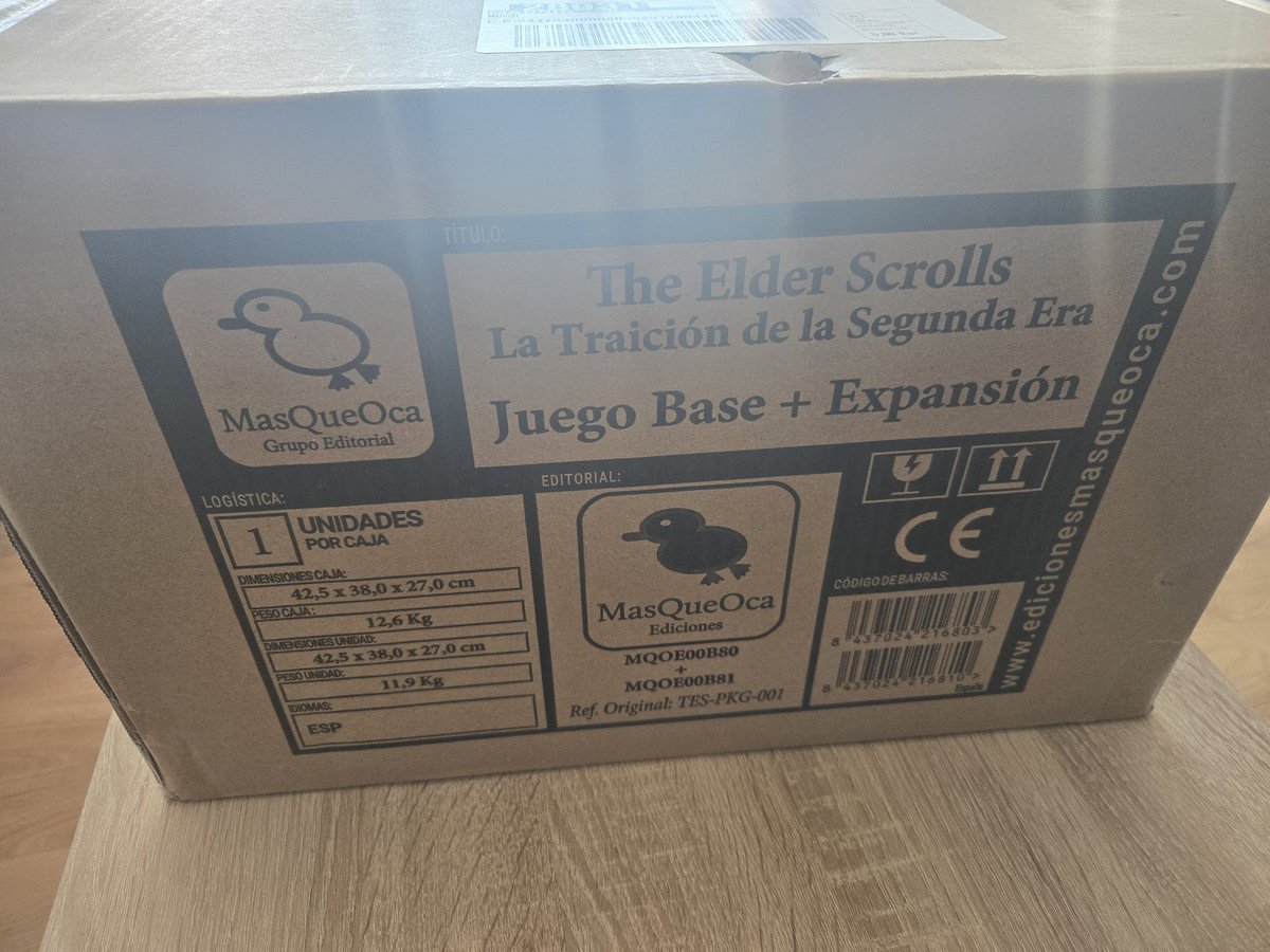 Seryu_MG's tweet photo. Me ha llegado un paquete muy pesado, que será??? 🤔 @MasQueOca #juegosdemesa https://t.co/8vUIt3b0RC