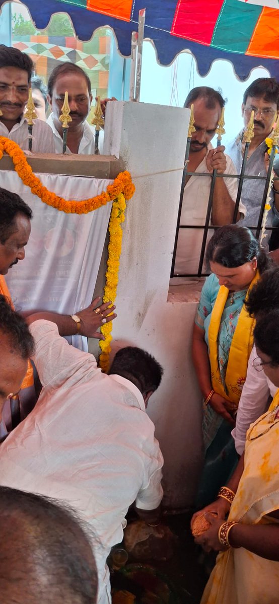 MokaAnandaSagar's tweet photo. నేడు Dr. BR అంబెడ్కర్ కోనసీమ జిల్లా పి గన్నవరం నియోజకవర్గం అన్నా కాంటీన్ పారంభోత్సవం లో భాగంగా...
#IdiManchiPrabhutvam
#అన్నాకాంటీన్
#TeluguDesamParty
#CBNForDevelopment https://t.co/nNA0zhhqUz