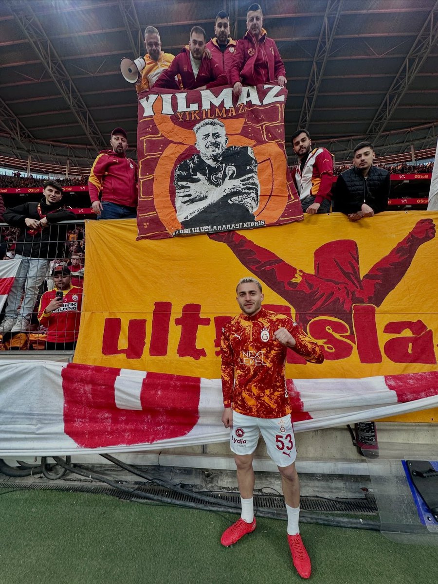 YILMAZ, YIKILMAZ! @barisalperyilmaz

Futbolcumuz Barış Alper Yılmaz için yaptığımız, el emeği göz nuru pankartımız Rams Park’taydı!

#ultrAslanUNI