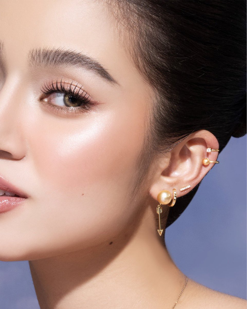 Chase Belle’s effortless summer glow with V Jewelry’s earrings ✨

#BelleMariano
#VJewelryxBelleMariano
