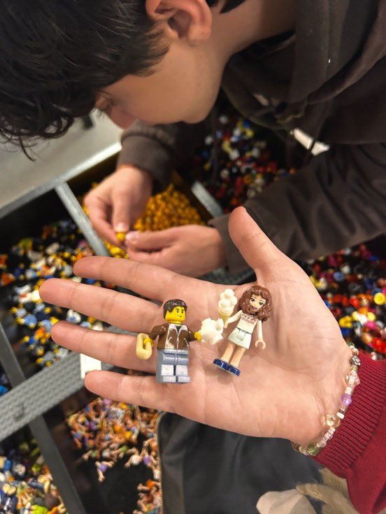 Lütfen Bi Sev tweet media