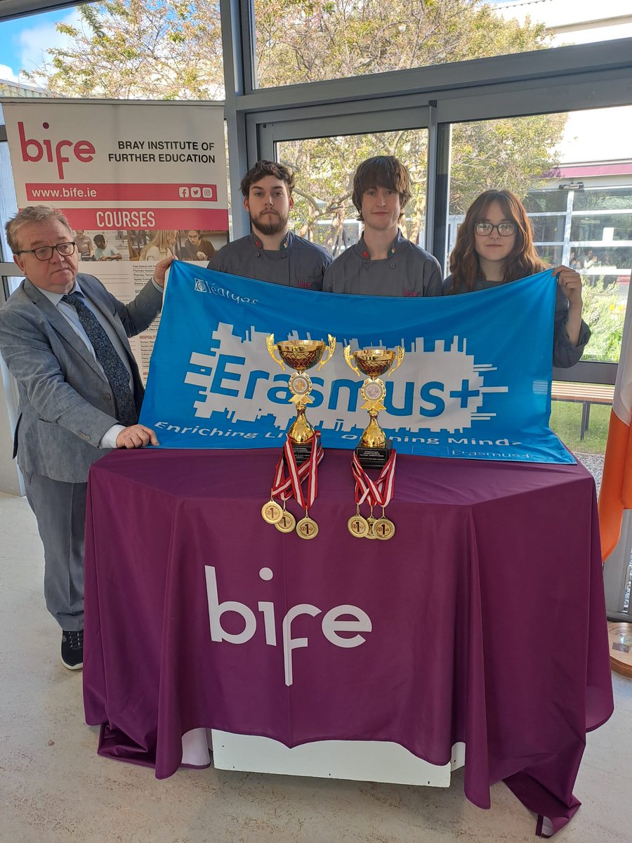 BrayInstituteFE's tweet photo. BIFE wins gold in European Culinary Arts Competition. BIFE Principal Ray Tedders congratulates the winners, Deacon, Dara and Morgan.. #gastroerasmus #culinaryarts #chefs #furthereducationtraining #plc https://t.co/MvtwMkCXQa