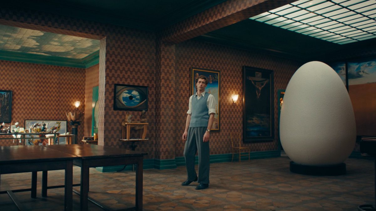 Filmin's tweet photo. Día Mundial del Arte y nos sumergimos de lleno en el surrealismo.

Qué maravilla cuando una serie muestra más de 40 obras de arte icónicas sin que te des cuenta, ¿no? https://t.co/9EMsK53593
