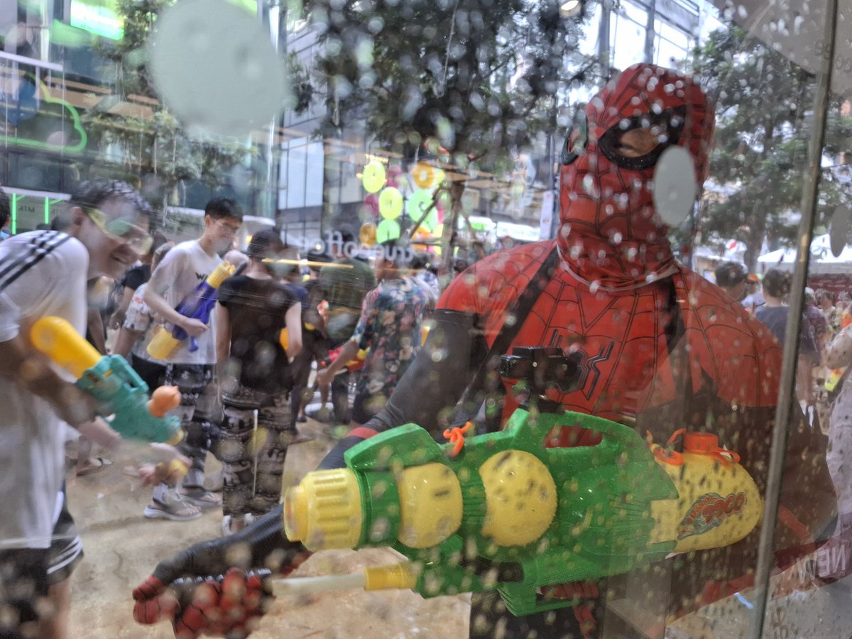KhaosodEnglish's tweet image. Spiderman at Songkran in Bangkok’s Siam Square. (Photo taken on Wednesday afternoon at Siam Square area by @PravitR) #Thailand #Bangkok #SiamSquare #Spiderman #Songkran #สงกรานต์