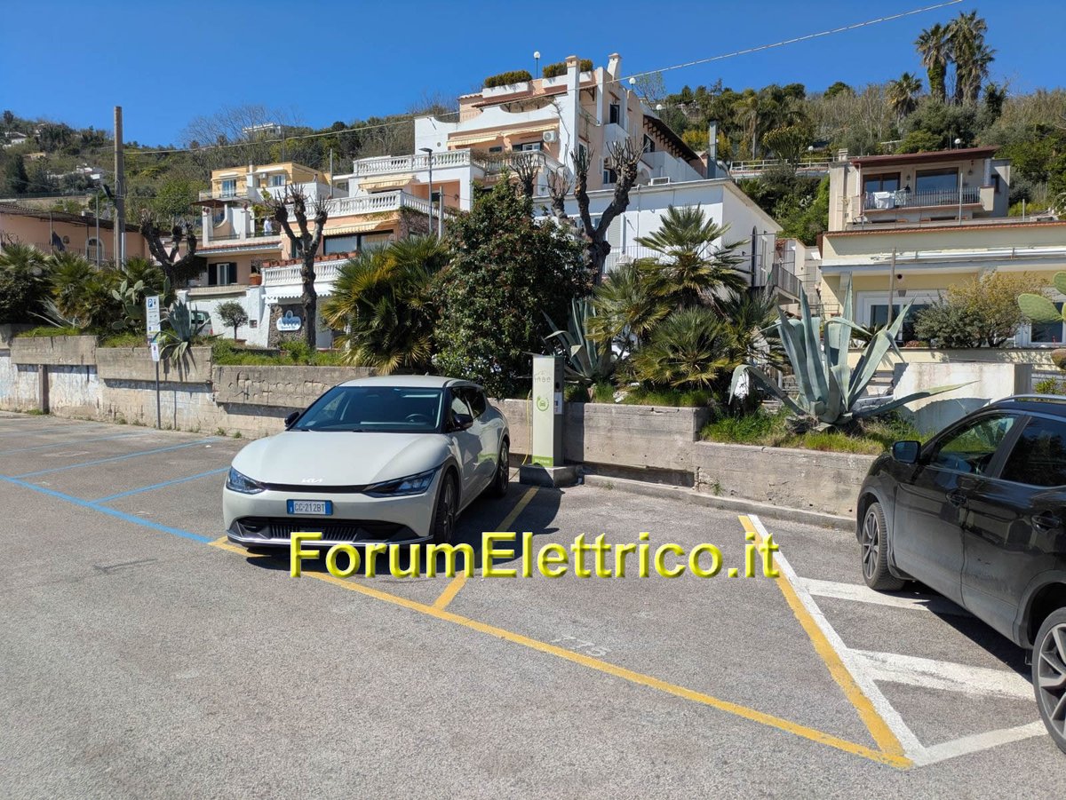 La colonnina Idroelettrica del Corace situata ad Ischia NA in Via Morgioni: tutto ok sulla presa di sinistra con app ZapGrid e questa è una delle poche colonnine pubbliche "quasi" sempre accessibili  forumelettrico.it/forum/colonnin… #IdroelettricaDelCorace #napoli #ischia