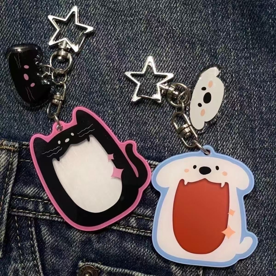 stuffsite's tweet image. sells! ada yang mau keychain cat &amp;amp; dog bisa diisi foto?? 20k/each bersih ina 🤩🤩 handcarry ready 3 mei

drop your username nanti ditagg! [tiptapco_id]