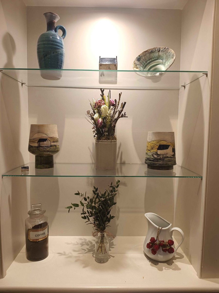 lornahunting's tweet image. I've gone all artistic in the kitchen alcove. I have my moments.
lornahunting.com
#authorslife #artinstallation #kitchendecor #pots