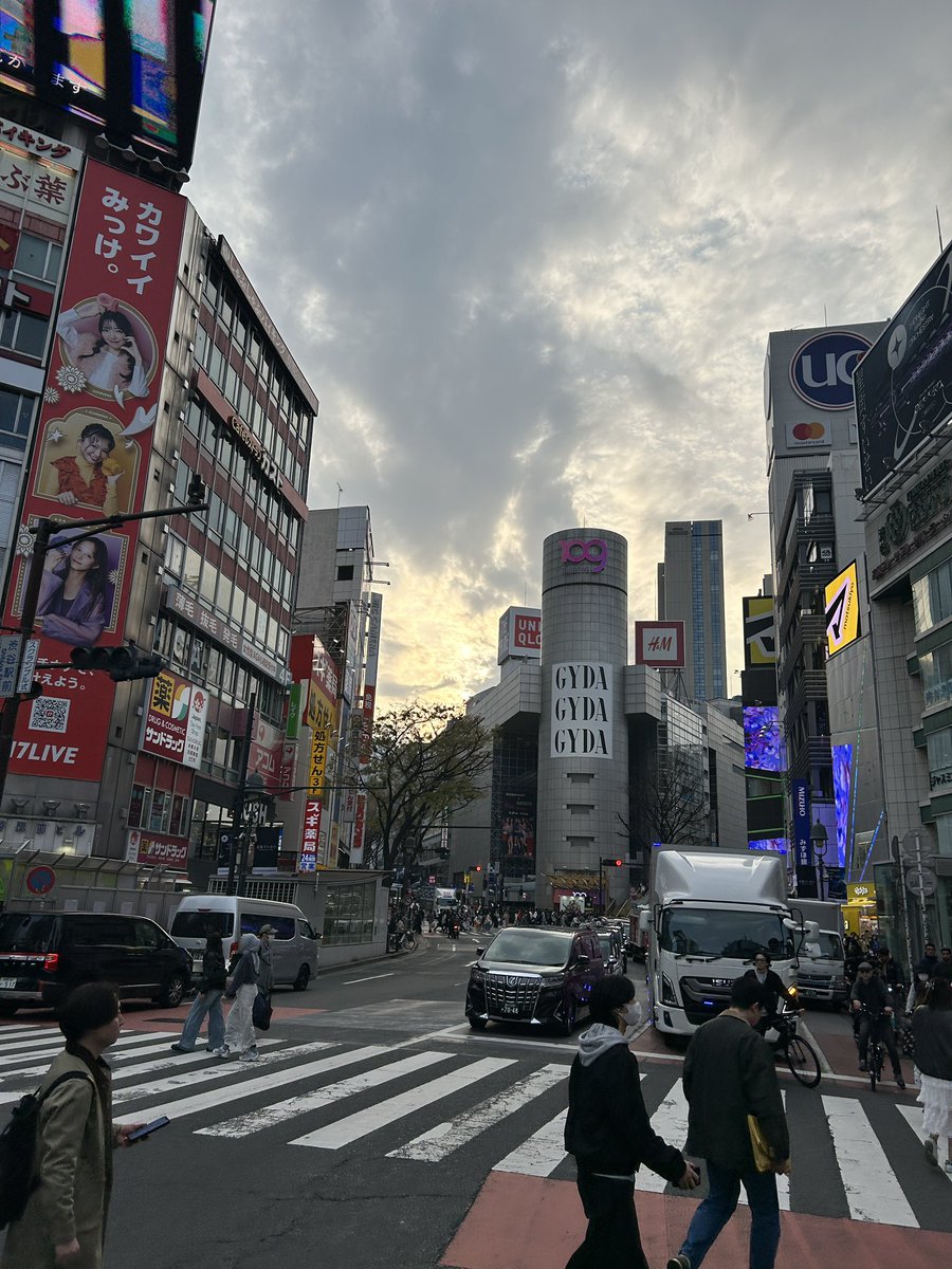 42x6SHhhviUkpLd's tweet image. สี่แยกShibuyaกลายเป็นที่สำหรับผู้คนครับ😳
ดูเหมือน“歩行者天国”ครับ😇🪽🚃
#โตเกียว #shibuya #ถนน 
#เที่ยวคนเดียว #เที่ยวญี่ปุ่น