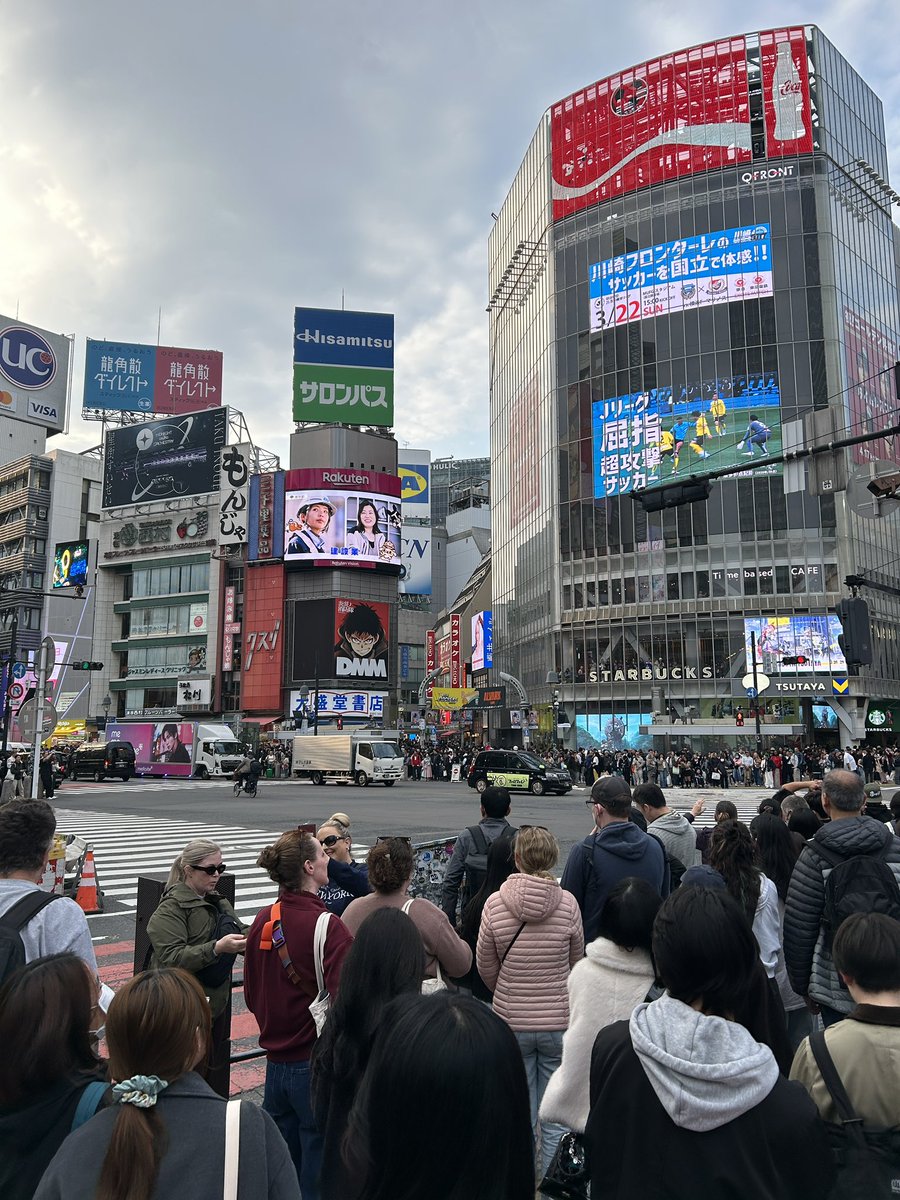 42x6SHhhviUkpLd's tweet image. สี่แยกShibuyaกลายเป็นที่สำหรับผู้คนครับ😳
ดูเหมือน“歩行者天国”ครับ😇🪽🚃
#โตเกียว #shibuya #ถนน 
#เที่ยวคนเดียว #เที่ยวญี่ปุ่น