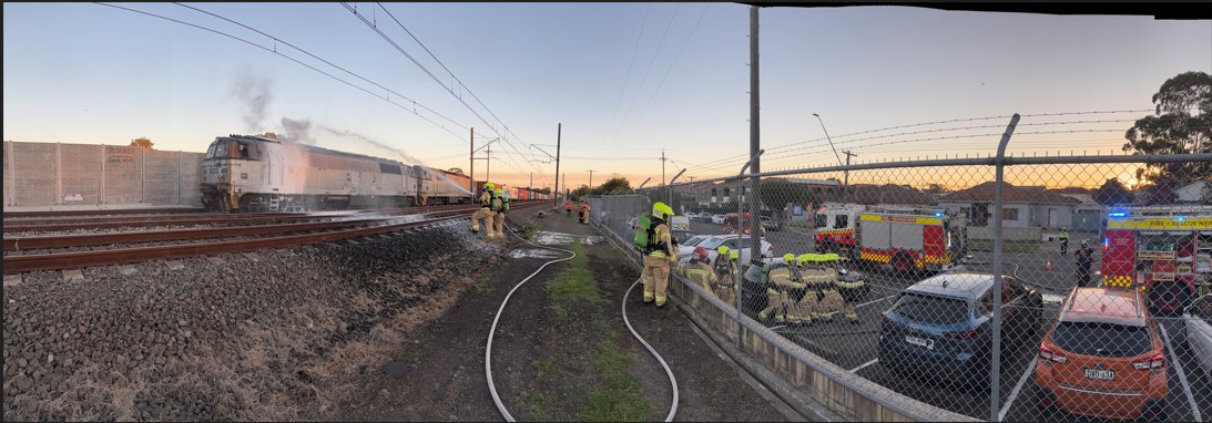 T2 Sydney Trains tweet media
