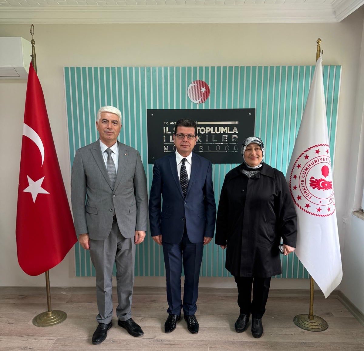 KilincZeki's tweet photo. Antalya sivil Toplumla İlişkiler Müdürümüz Sayın Hüseyin KURTAY ‘a eşim ile birlikte nezaket ziyaretinde bulunduk.

Personeli ile birlikte Antalya' da bulunan STK temsilcileri ile istişare  ve Diyaloğun üst seviyeye taşınmasındaki hizmetlerinden dolayı müteşekkiriz. https://t.co/d7pq1tzMsk