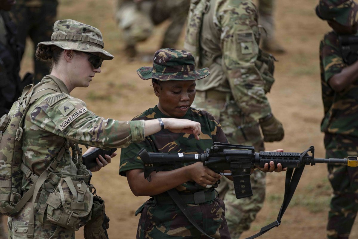 SETAF_Africa's tweet image. #WarriorWednesday | U.S. #Soldiers of the Nebraska Army National Guard partnered with the Tanzania People’s Defence Force, strengthening multinational interoperability and combat credibility.

📸 by Staff Sgt. Catessa Palone