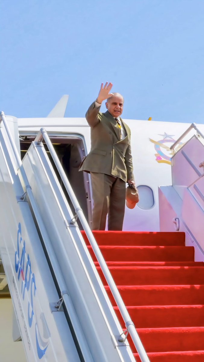 TheLaibaKhan's tweet photo. 🚨 Shahbaz Sharif departed for Saudi Arabia !!!

#IslamabadTalks #USIranTalks #PakPeaceDiplomacy #پاکستان #Israël #امن_کا_سفیر_پاکستان #Pakistán #Iran #fuelshort #GuardiansOfPeacePakistan https://t.co/FcDUFgKT2L