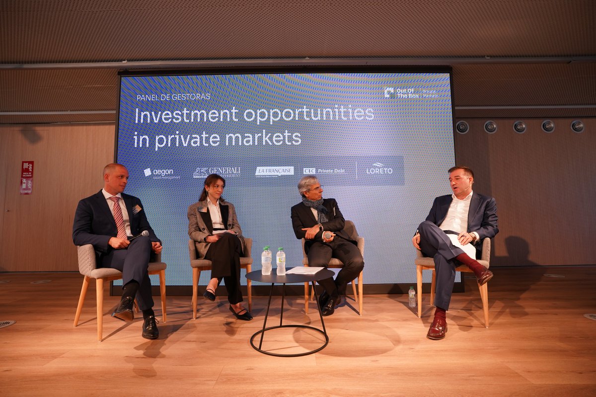 RankiaPro's tweet image. 👥 Da comienzo el Panel de Gestoras con Vincent Kroes de @aegonamuk, Valentina La Barba de Generali Investments, Guillaume Rico de @FrancaiseGroup. Modera José Luis García de Loreto Mutua.

📌 #OutOfTheBox #EventosRankiaPro #RankiaPro #PrivateMarkets #MercadosPrivados