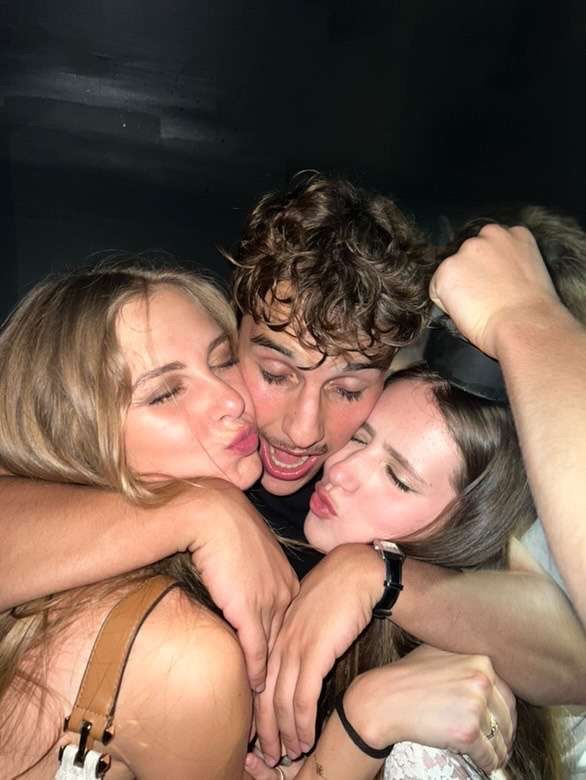 Threesomes Hub🍍 tweet media