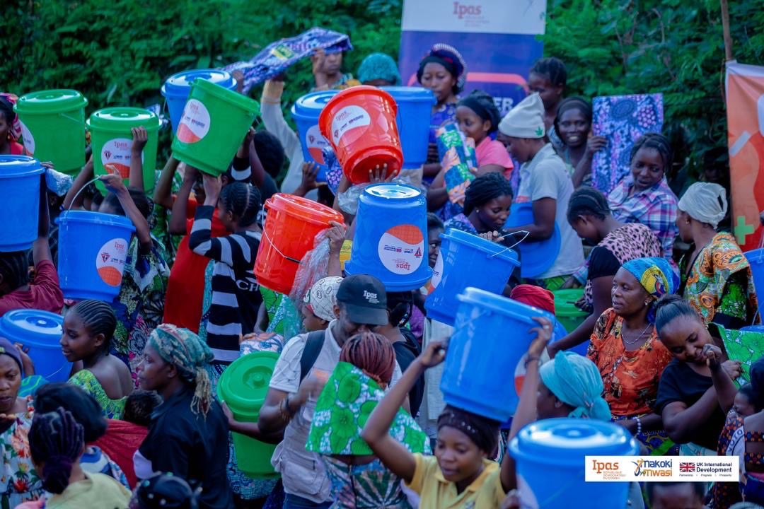 VivianeNabintu's tweet image. #SudKivu : Avec la stratégie de site avancé, @MakokiYaMwasi a organisé une campagne d'offre d'infos et services #PF au profit *des femmes déplacées internes* dans la zone de santé de Miti-Murhesa .
#SiteAvancé
#AccèsFacile