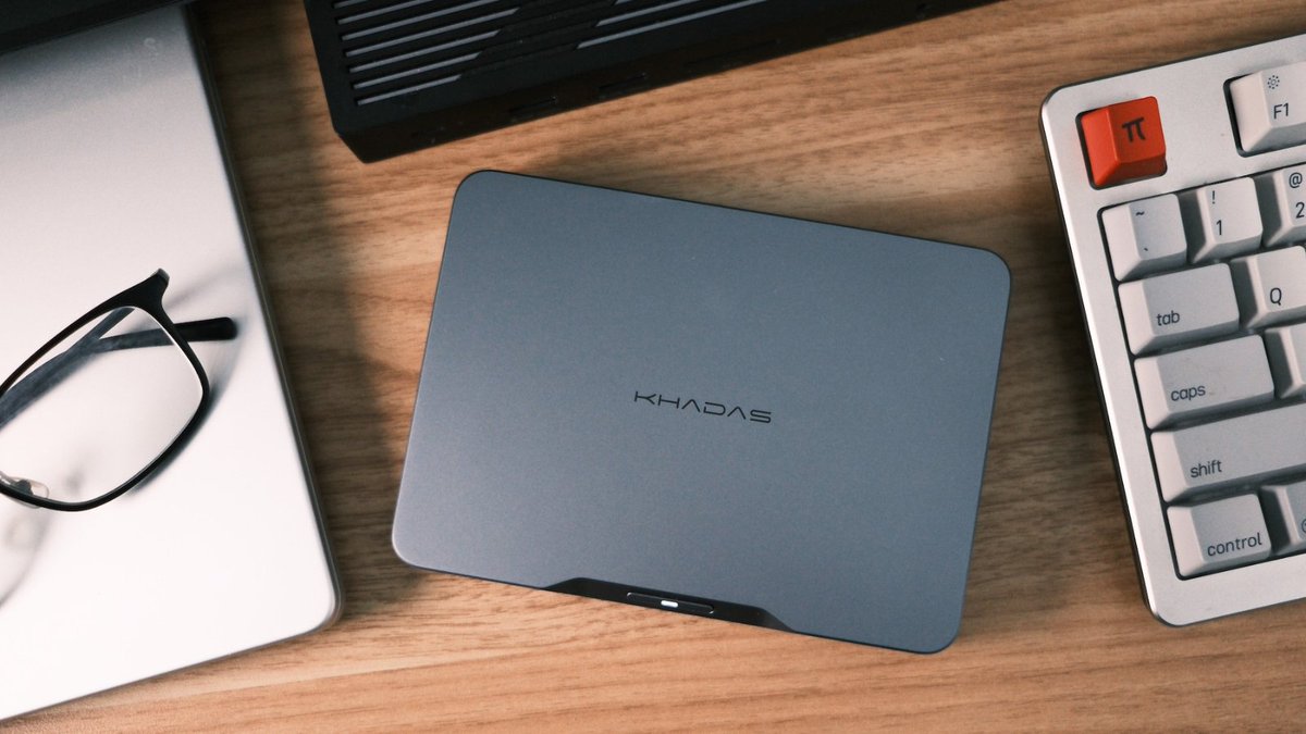 khadas_official's tweet photo. WFH changed my idea of a good PC.
The Mind 2 / 2S stands out not just for its size, but for how well it fits a modern workflow: cleaner desk, 65W power, Thunderbolt 4 + USB4, easier docking, and flexible expansion with Mind Graphics.
A smarter setup for hybrid work.
#minipc https://t.co/QKl1Y14nGy