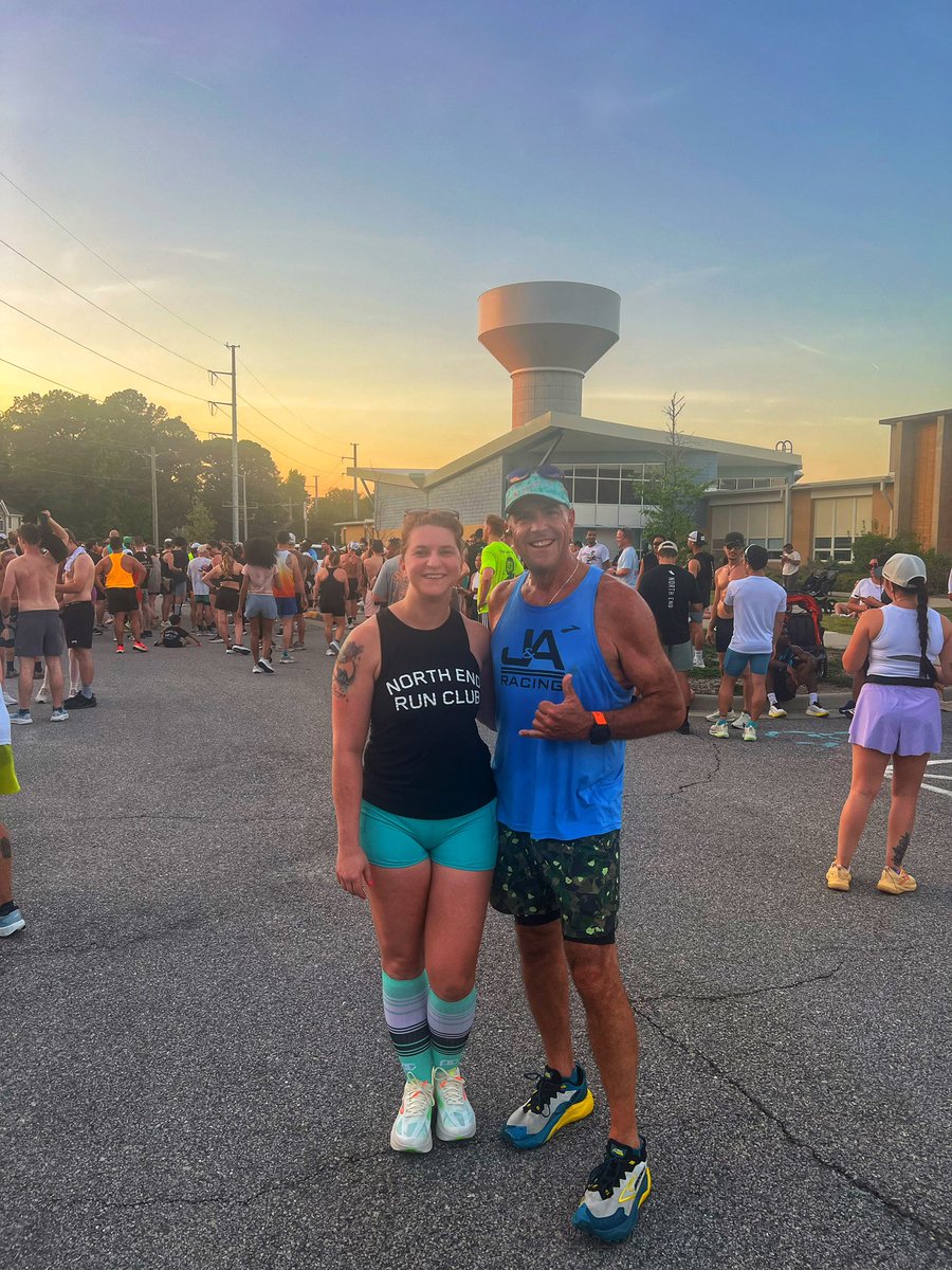 travel_run_lift's tweet image. Back at one of my favorite run clubs last night! Did a casual 3.5 miles with some pickups thrown in. Glad to see some of my favorite people last night! I can’t go to sleep early after running though so that’s probably gonna bite me in the a$$ today. 🫠 #runner #runclub