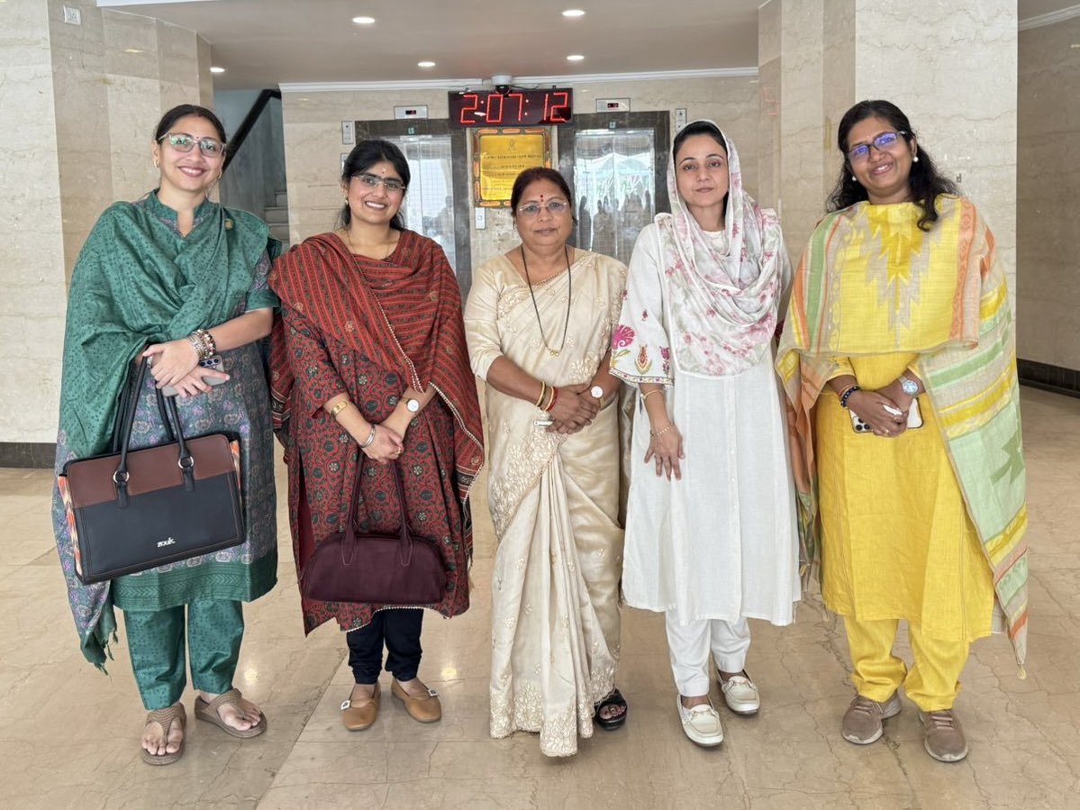 snehadubepandit's tweet image. The meeting of the Women and Child Welfare Committee of the Maharashtra Legislature was held today at the Vidhan Bhavan. Key issues were discussed in detail, along with deliberations on the committee’s future course of action.

#vidhanbhavan #meeting #womenandchildwelfare