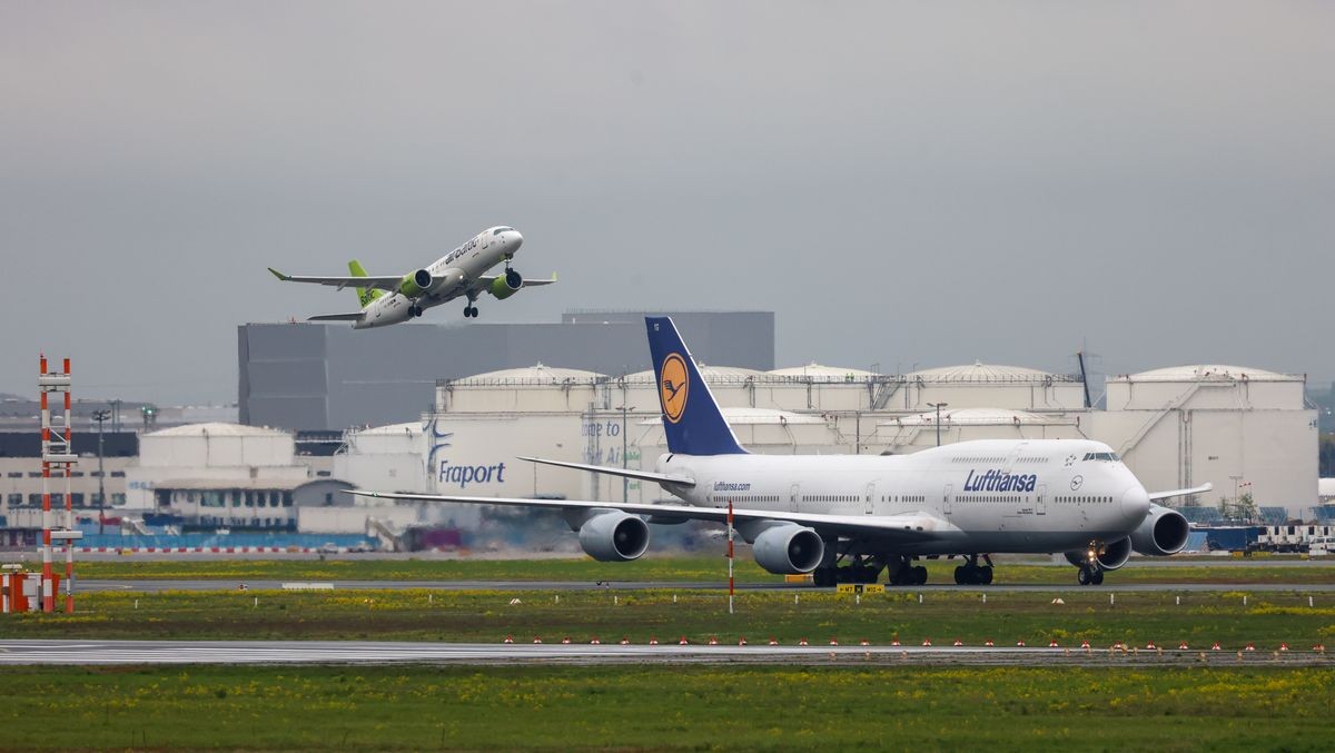 Airlines warn that flights could soon be grounded because of fuel crisis

mirror.co.uk/travel/another…