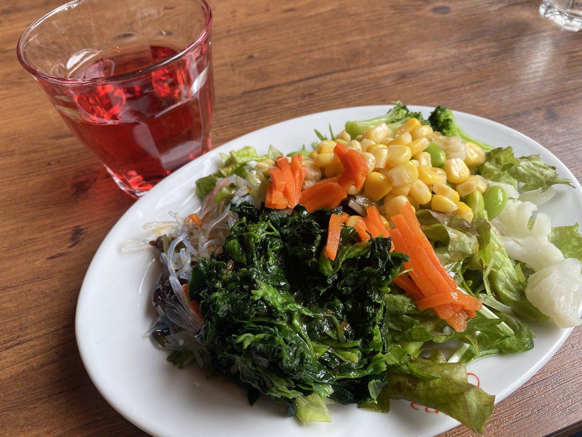 【ラン＆ガンランチ】
※スターは展示会稼働のため不在。
2日連続で『クッチーナデルカンポ』さんでランチ！
本日は横ちゃんも一緒で、メインはハンバーグカレーをチョイス！
野菜を沢山食べれるのが幸せ😊
野菜ソムリエのヨイショくん、野菜の豆知識を全く言わずに黙々と食べてました🥦
#これがKODEKA