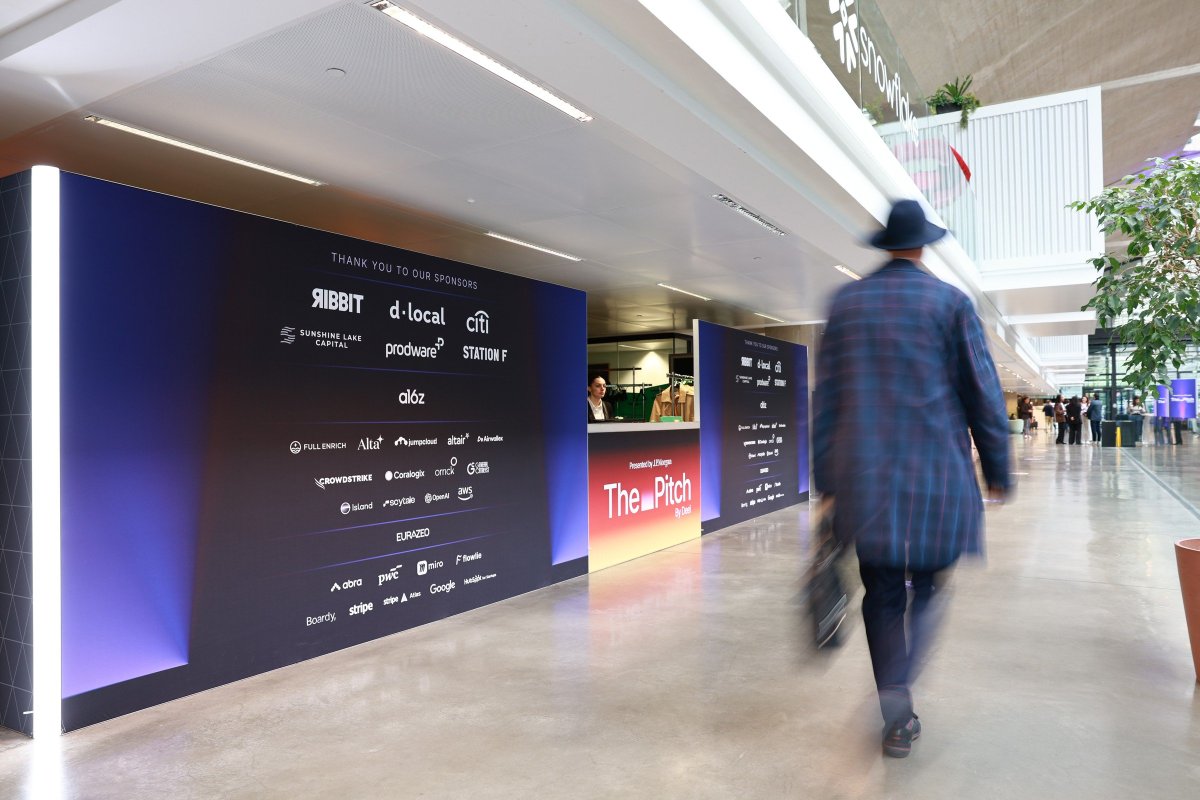 dLocalPayments's tweet photo. 🌍 Impact starts with bold ideas. It's a privilege to be a Platinum Sponsor of The Pitch by @deel, the world's largest startup competition. The kickoff in Paris was just the start. Follow the journey → https://t.co/exEve56ggz

#Innovation #OnedLocal #Fintech #dLocal https://t.co/SrfPvQY556